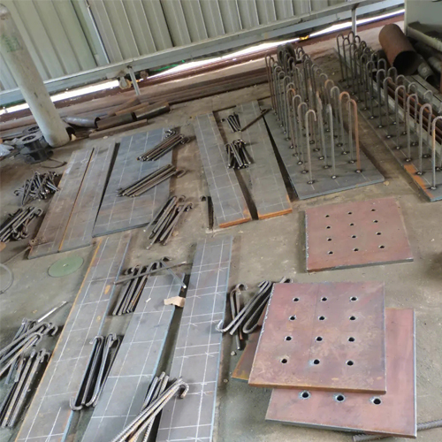 有哪些其他因素会影响三门峡预埋件位置的确定？